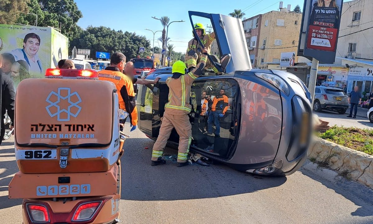 רכב התהפך ברחוב שדרות לכיש